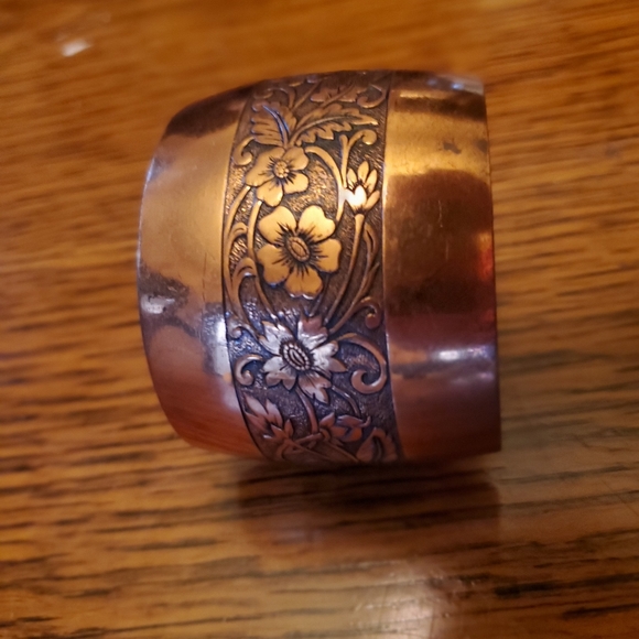Copper bracelet cuff with flowers etched & beautifully engraved down center! - Picture 3 of 5